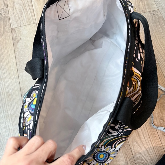 Le Sportsac Weekender Floral Boston Bag - Picture 8 of 8
